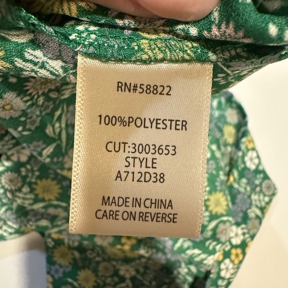 Max Studio Floral Green Women’s Shirt Size Medium - Picture 6 of 7